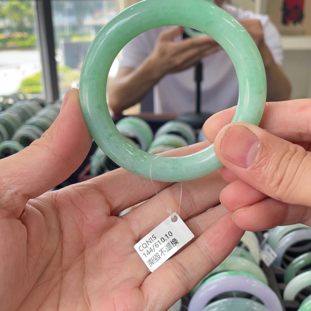 翡翠手镯未镶嵌手镯