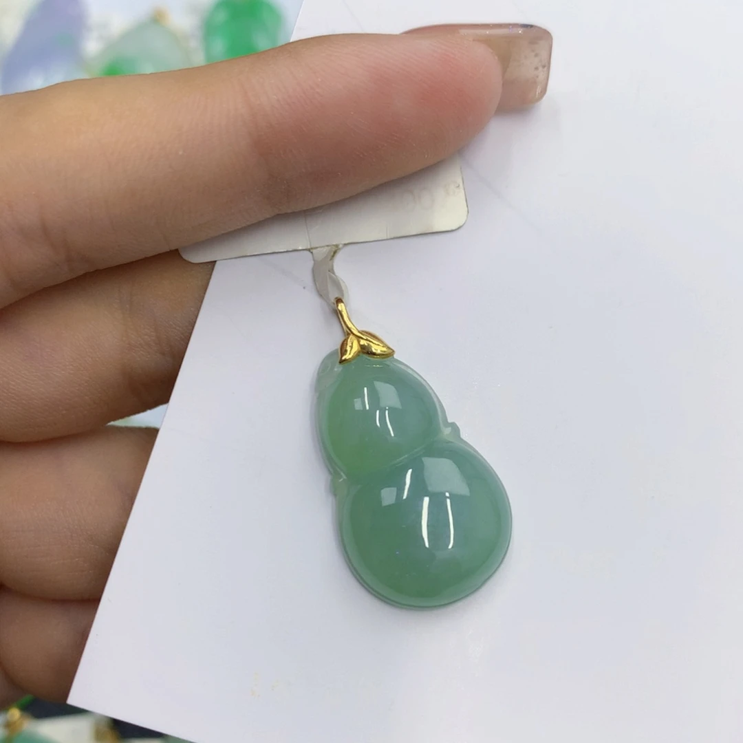 翡翠18K金镶嵌颈饰翡翠