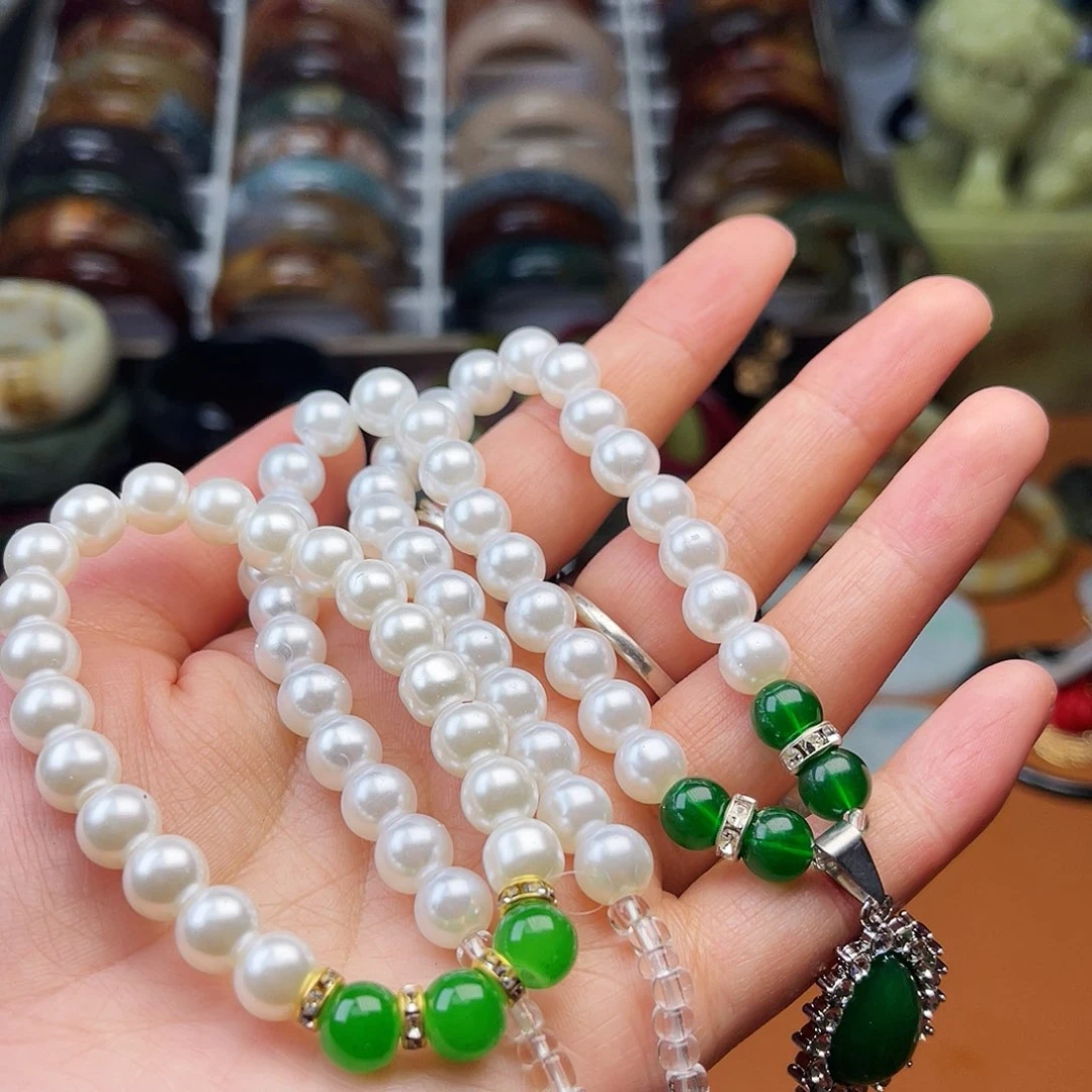 蛇纹石玉颈饰未镶嵌