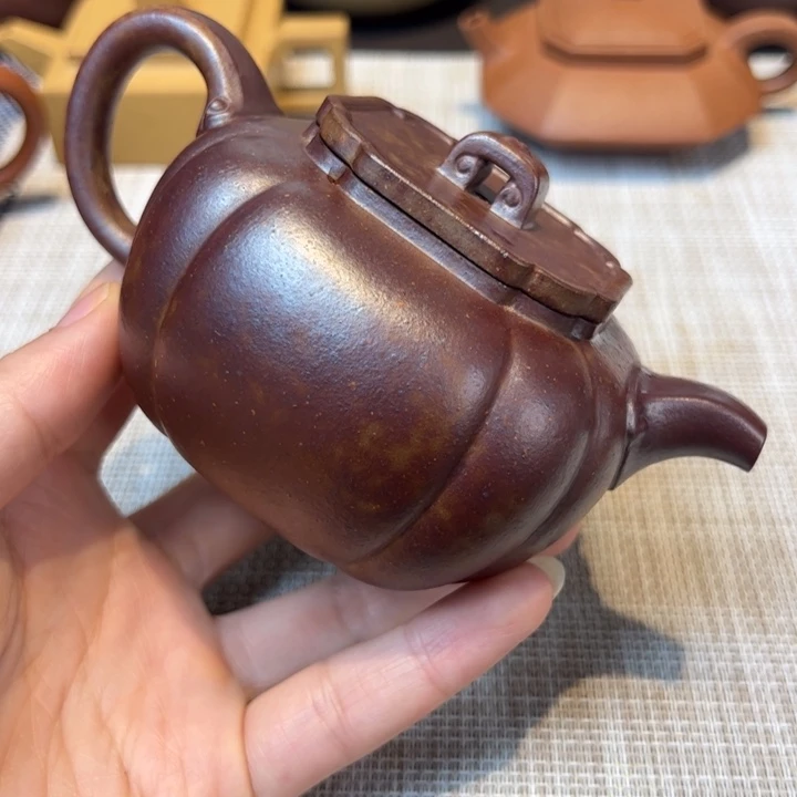 茶壶紫砂太极，容量210毫升，本绿柴烧