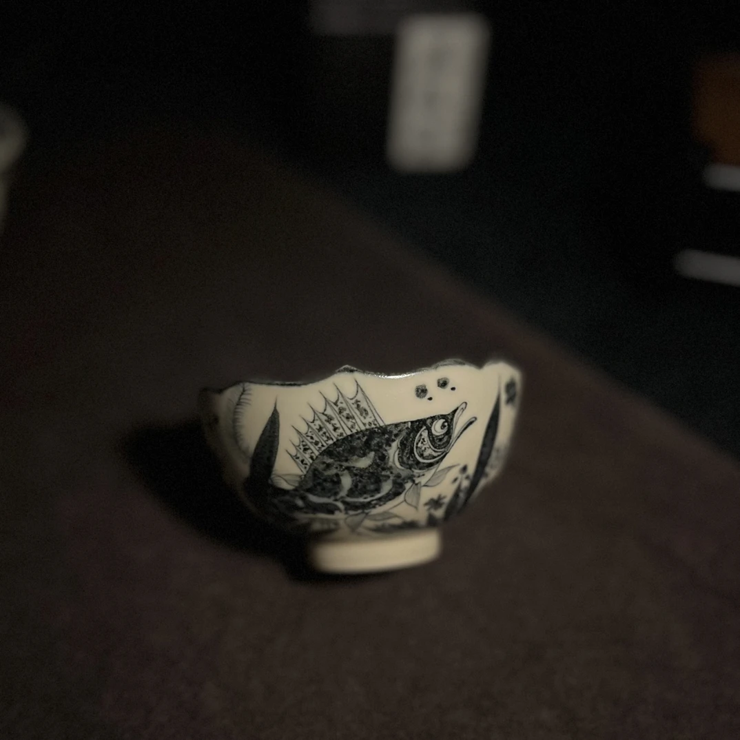 景德镇 幽蓝溪堂仿元二号釉老料鱼藻纹葵口杯