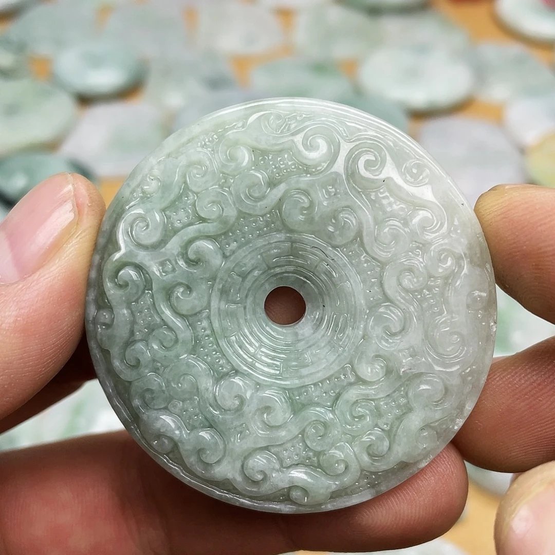 翡翠未镶嵌颈饰花纹扣