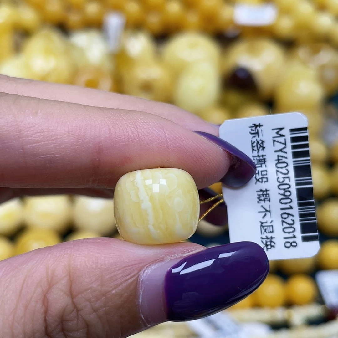 蜜蜡未镶嵌裸石13.4mm微瑕