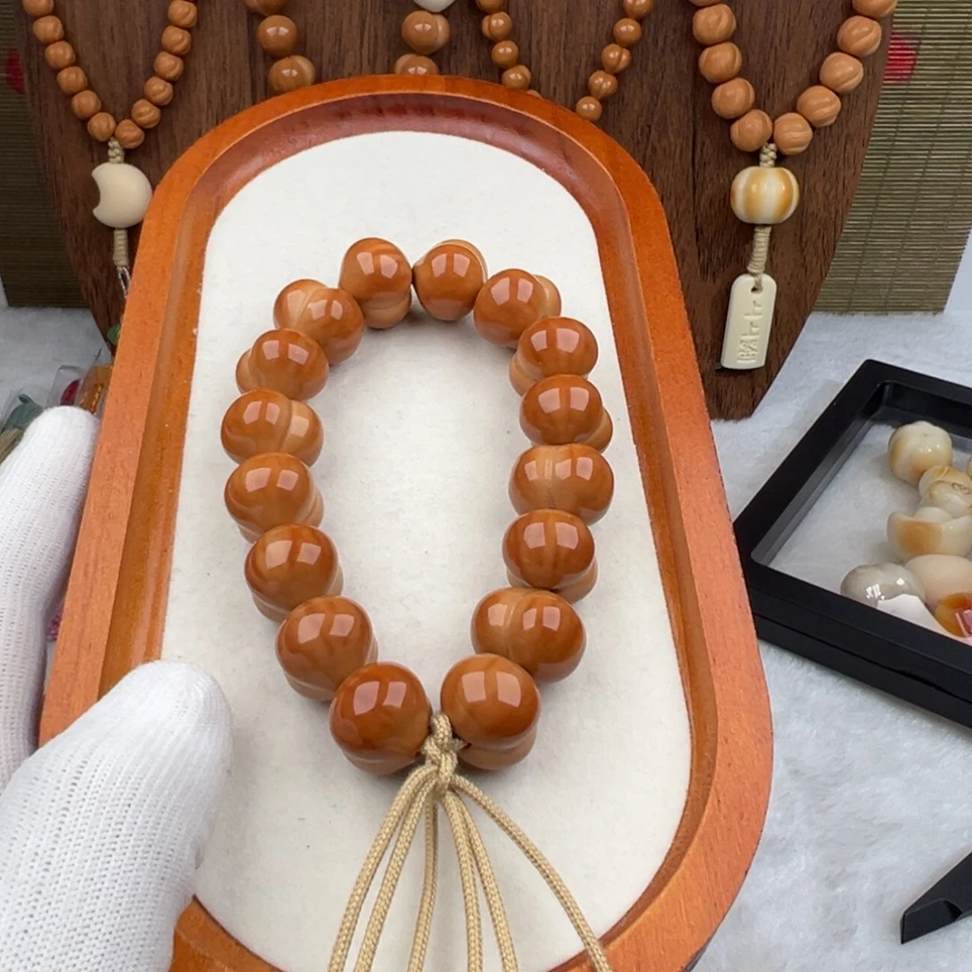 昊***猴头核桃把件大屁桃