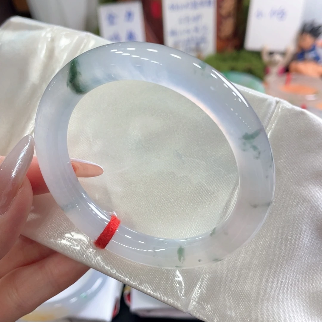 翡翠未镶嵌手镯54圈 白冰飘绿 包容