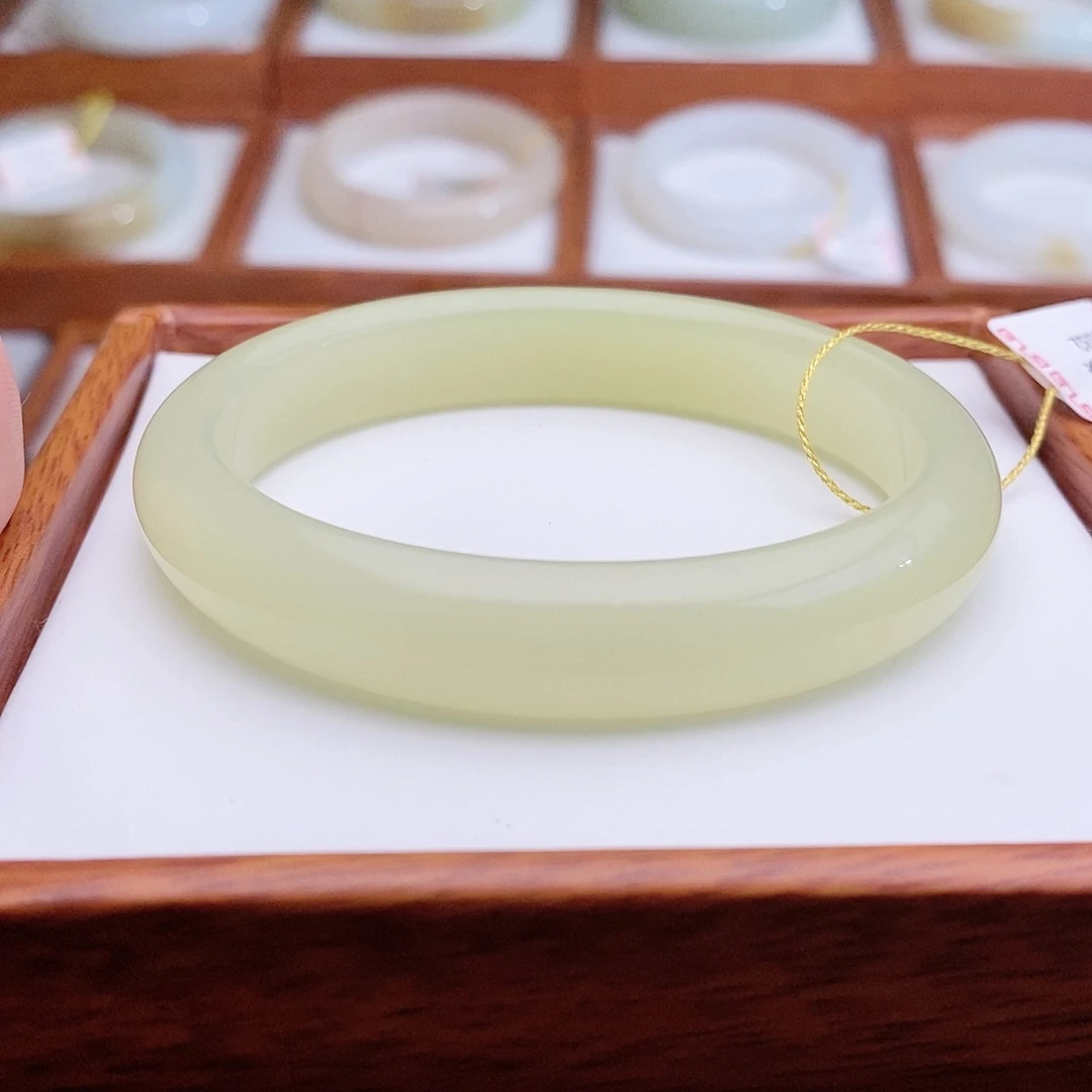 和田玉手镯未镶嵌54