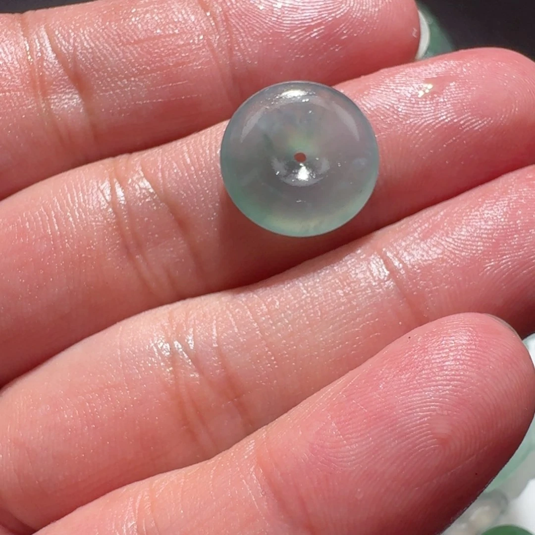 定制翡翠未镶嵌哼*、天然翡翠扣子
