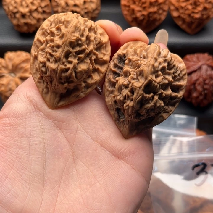 ･****文玩核桃把件秦鸡