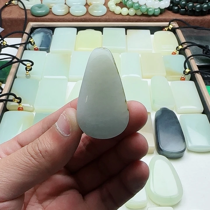 颈饰未镶嵌和田玉