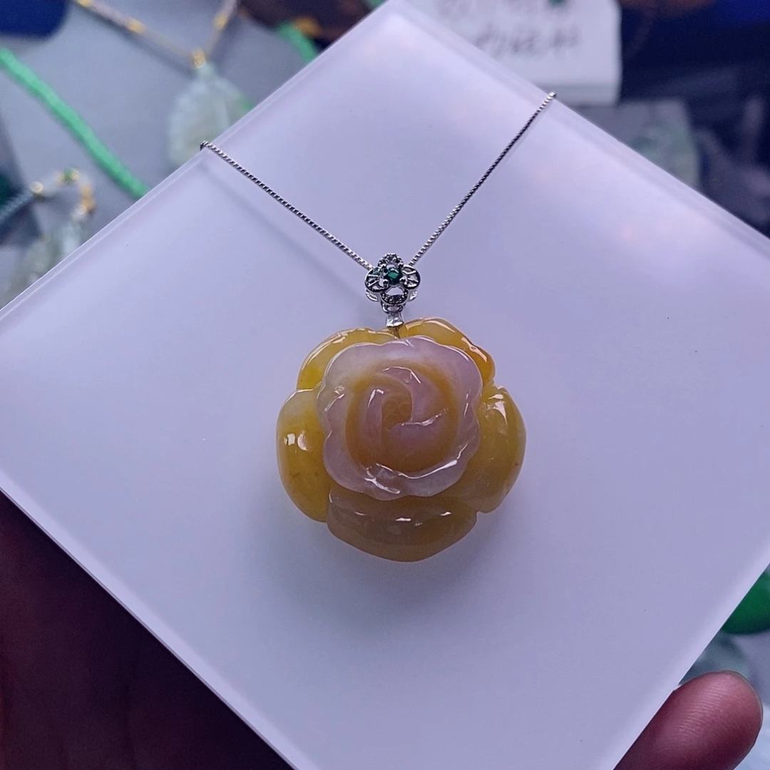 翡翠未镶嵌吊坠(赠链)