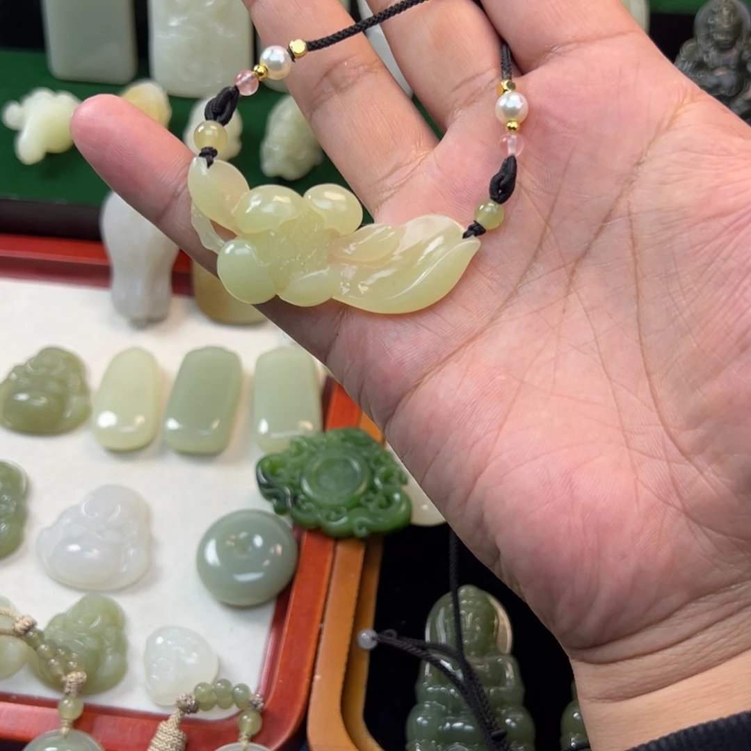 颈饰未镶嵌和田玉
