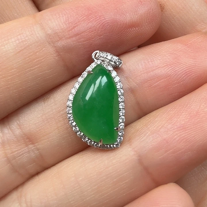 翡翠18K金镶嵌颈饰项链