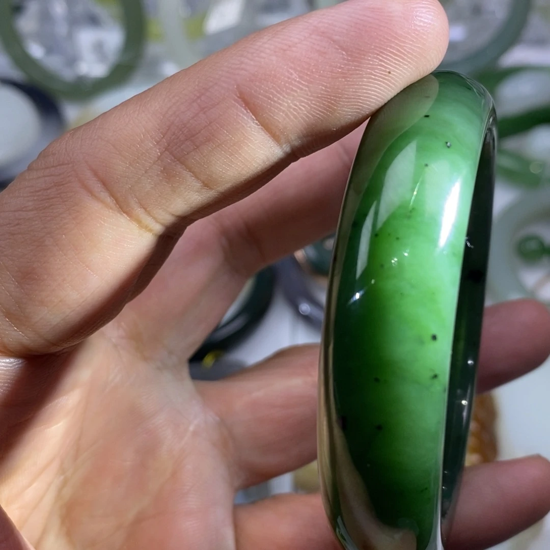 和田玉未镶嵌手镯