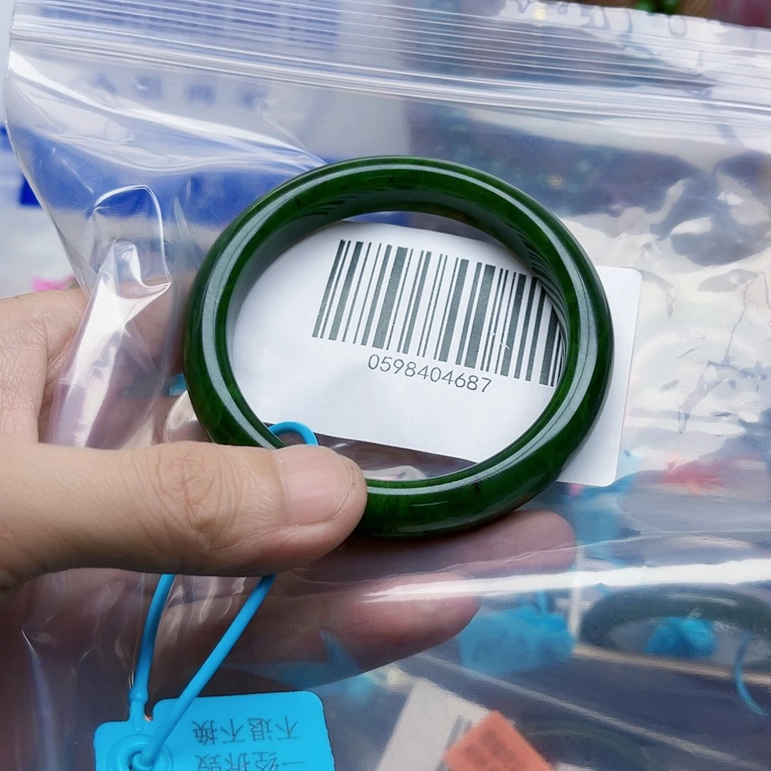 和田玉手镯未镶嵌心*