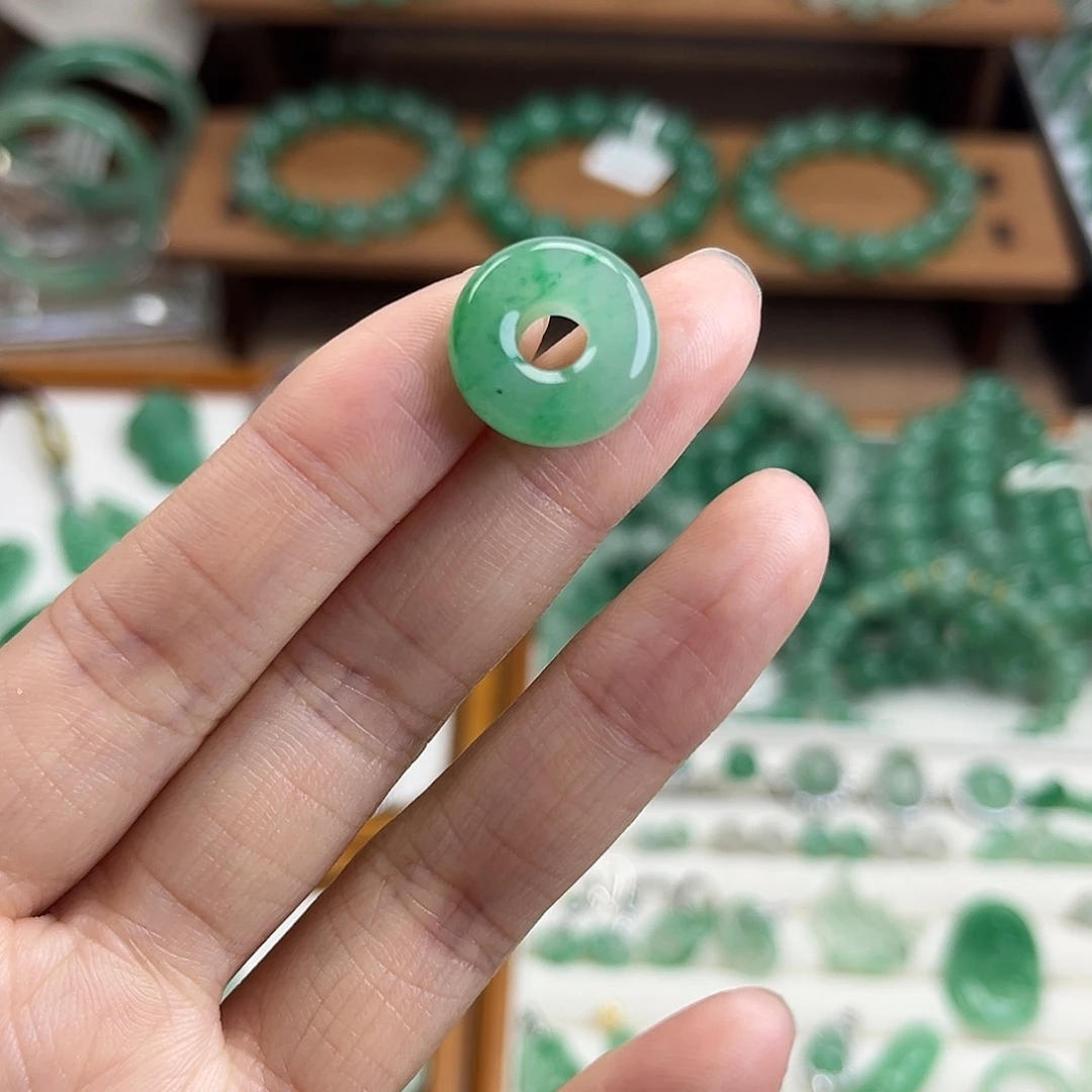 石英质玉（非洲翠）未镶嵌吊坠(不含链)甜甜圈