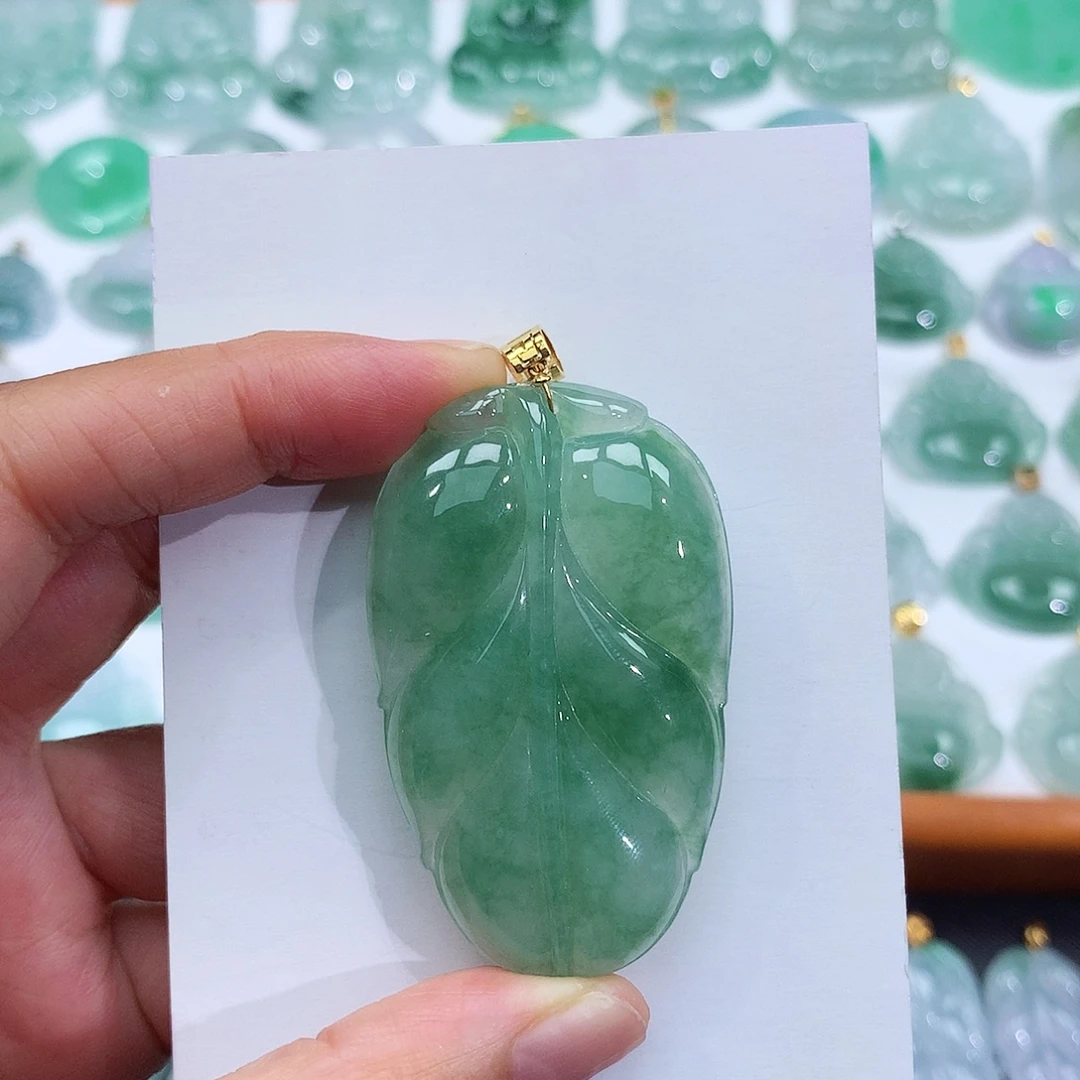 翡翠18K金镶嵌颈饰翡翠吊坠