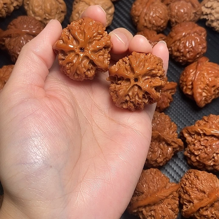 木质类33苹果。     手捻