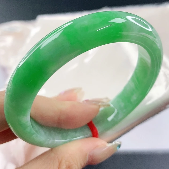 未镶嵌手镯翡翠，668
