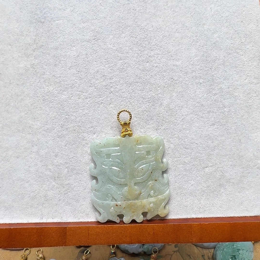 翡翠未镶嵌吊坠(赠链)