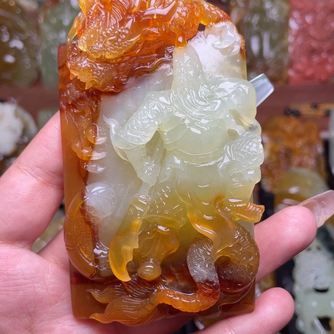 曾***李蛇纹石玉未镶嵌颈饰