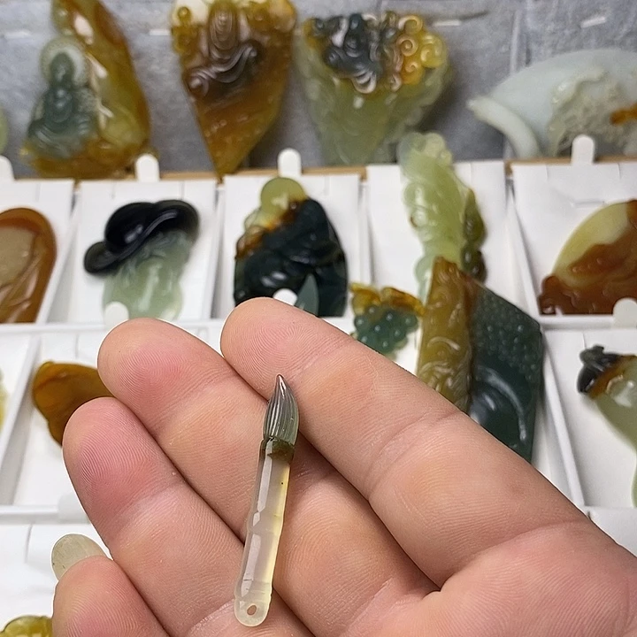 利***属蛇纹石玉未镶嵌吊坠(不含链)