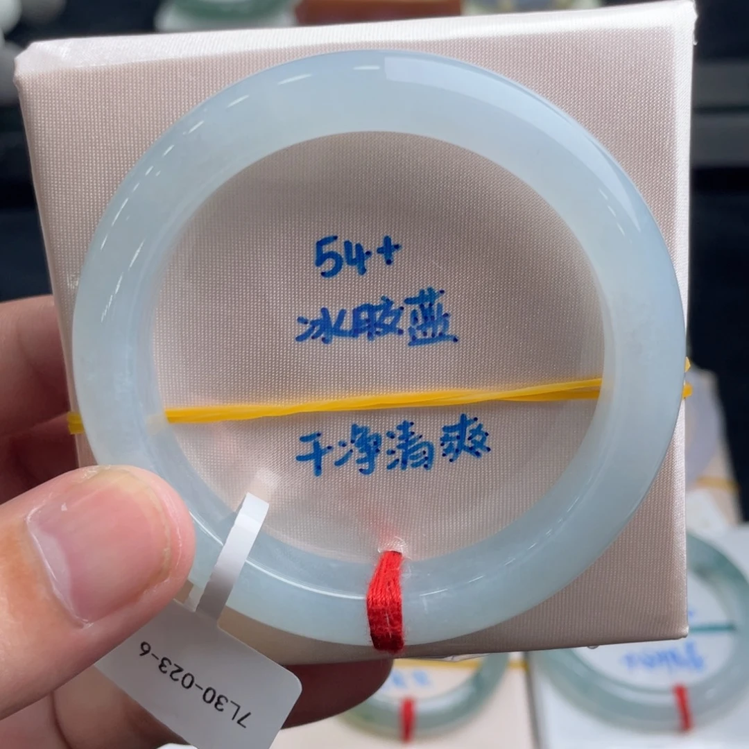 翡翠手镯未镶嵌翡翠手镯