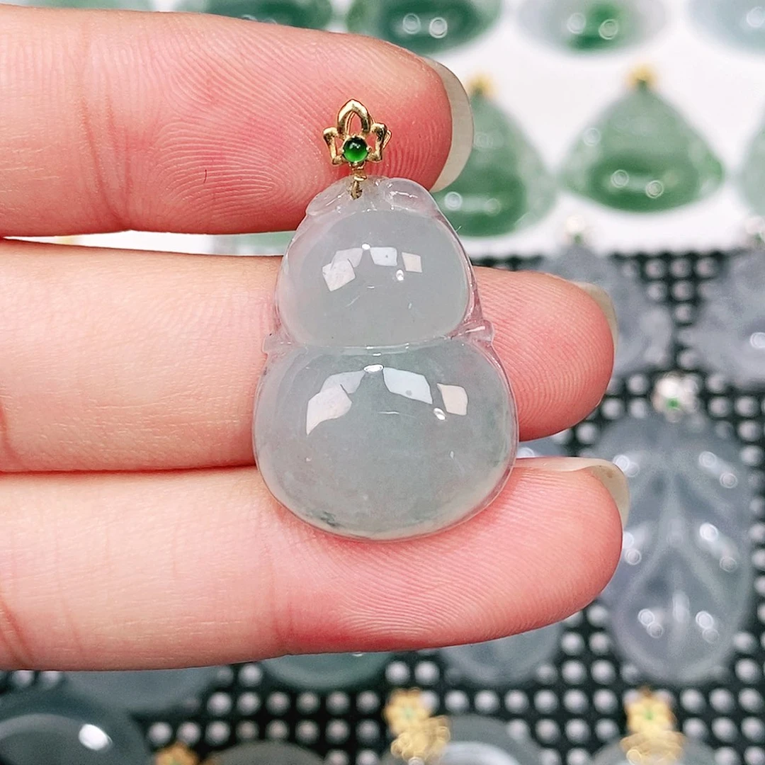 颈饰18K金镶嵌翡翠