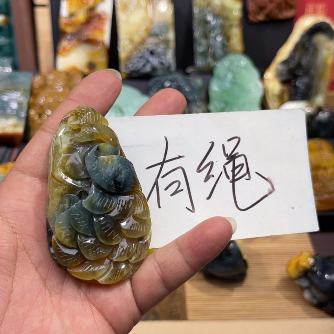 未镶嵌蛇纹石玉颈饰