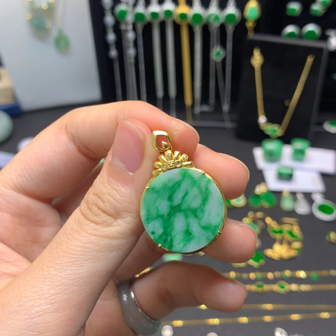 翡翠18K金镶嵌吊坠(不含链)有纹裂