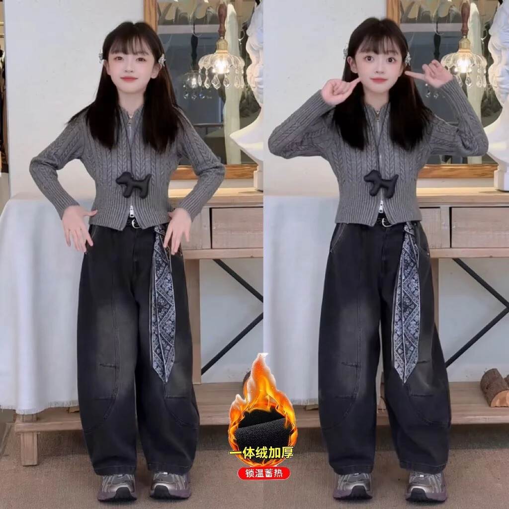 女童秋季新款小众温柔风麻花连帽针织毛衣时尚丝巾腰带牛仔裤两件