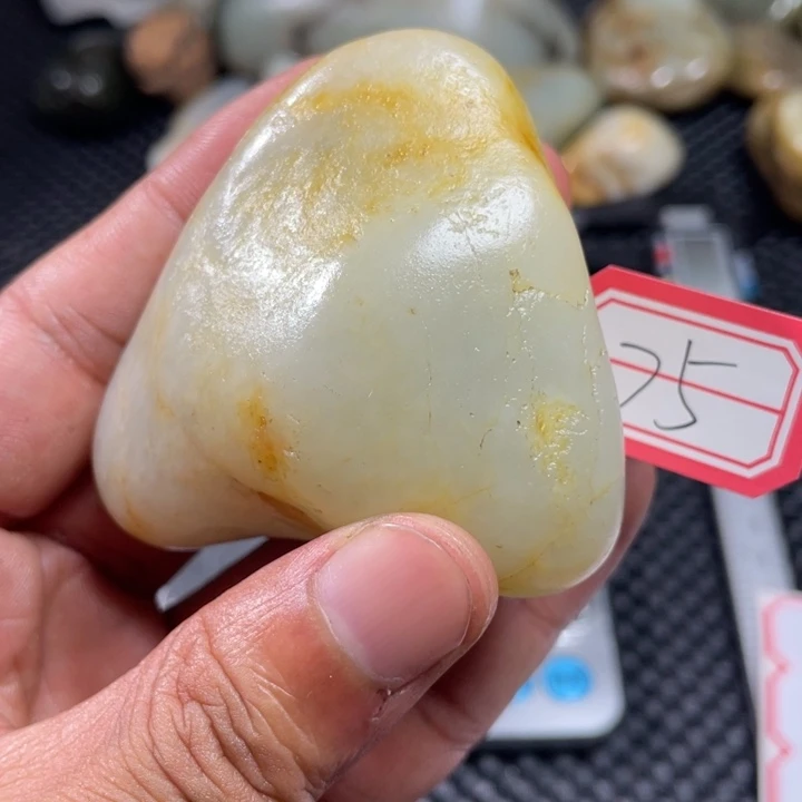 颈饰足铂镶嵌和田玉75