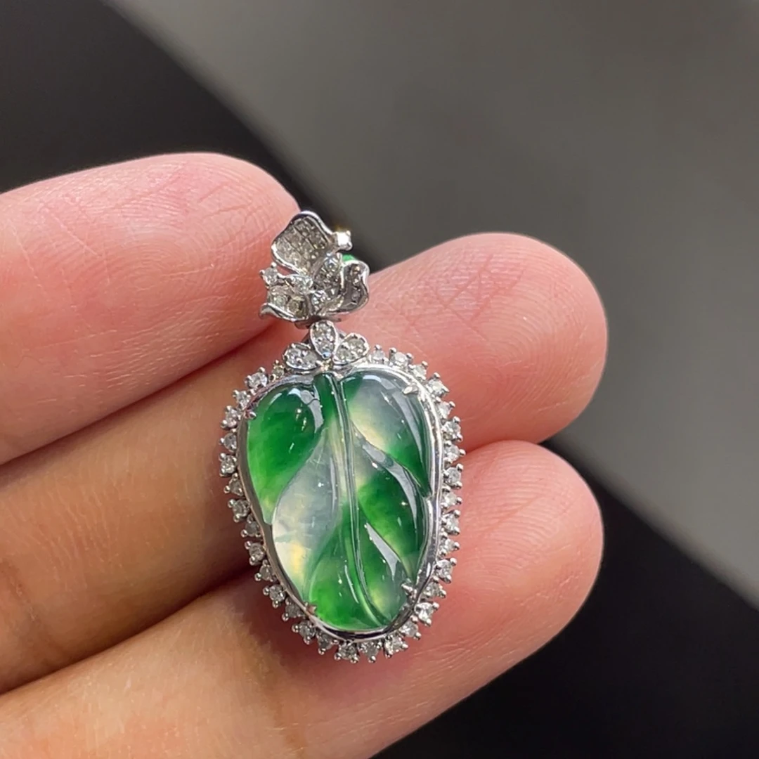 翡翠18K金镶嵌颈饰叶子吊坠【买断价4275】