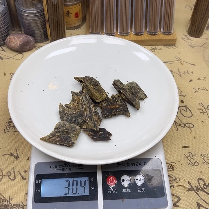 荀***若香料沉香块料30克
