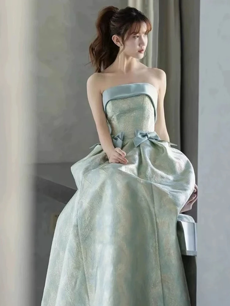 新中式敬酒服新娘2025新款高级感抹胸晨袍晨拍小众气质订婚礼服裙