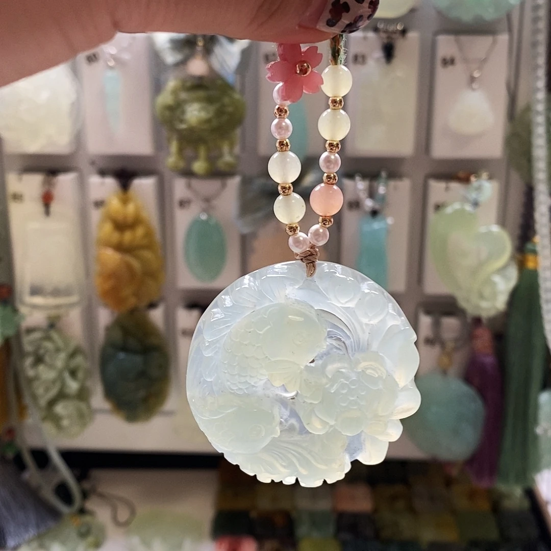 蛇纹石玉未镶嵌颈饰