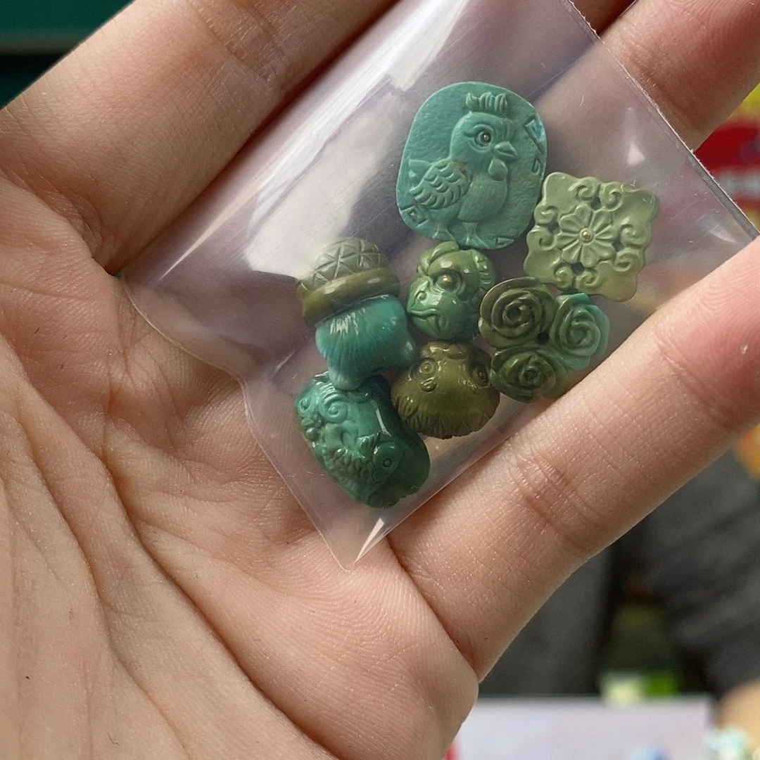 绿松石未镶嵌珠宝奇石