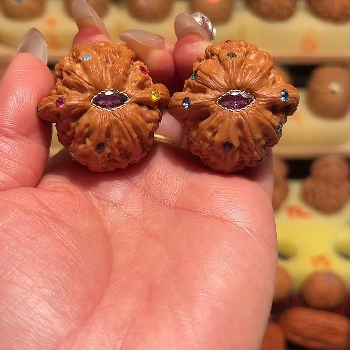 李****吊坠桃核精品核桃