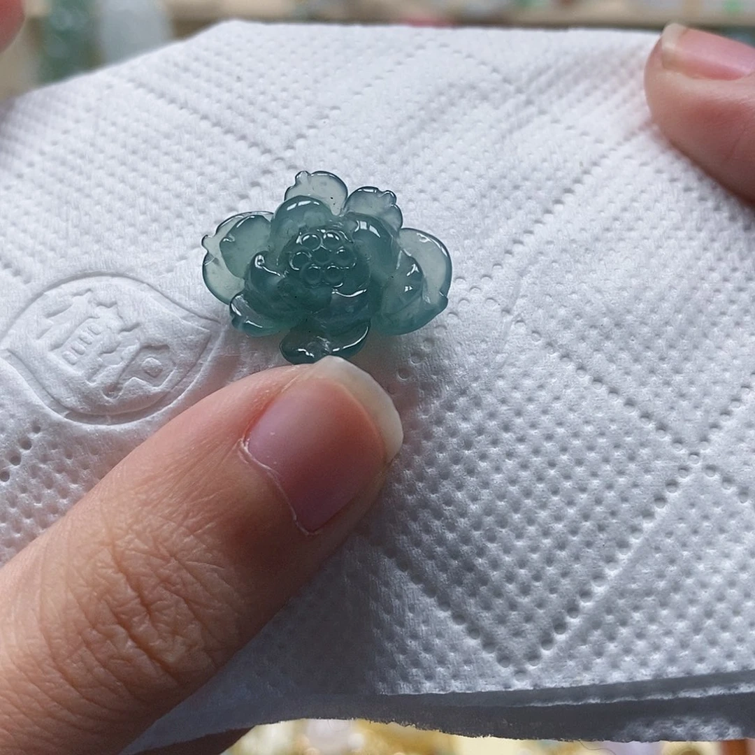 翡翠颈饰未镶嵌闪