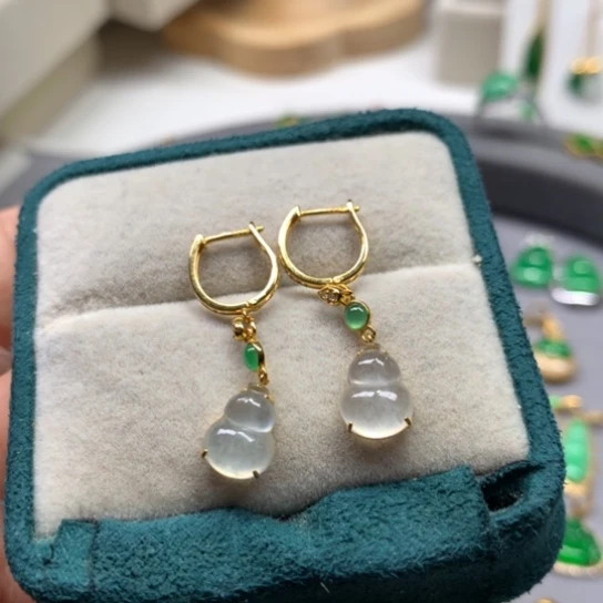 颈饰18K金镶嵌翡翠