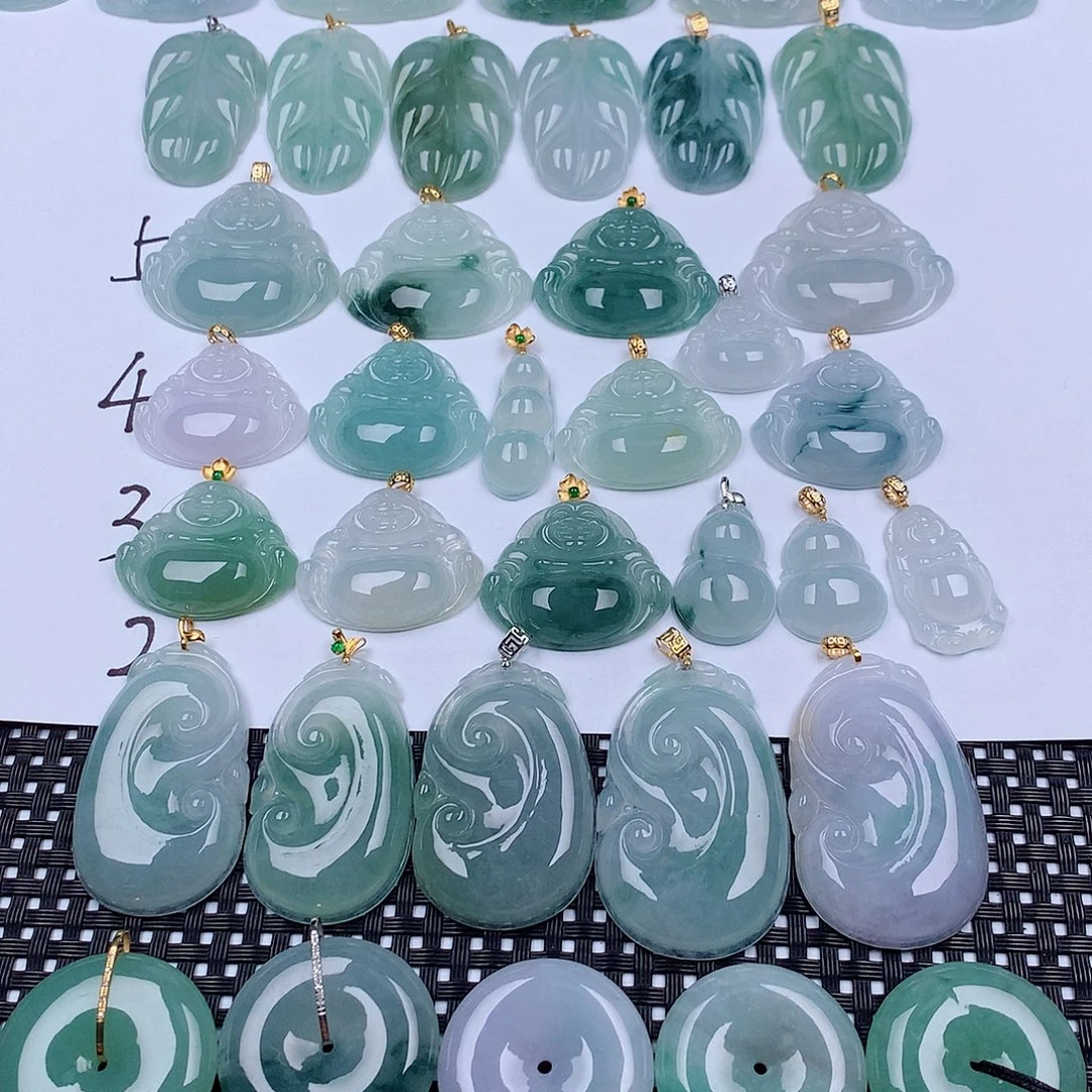 翡翠18K金镶嵌颈饰挂件