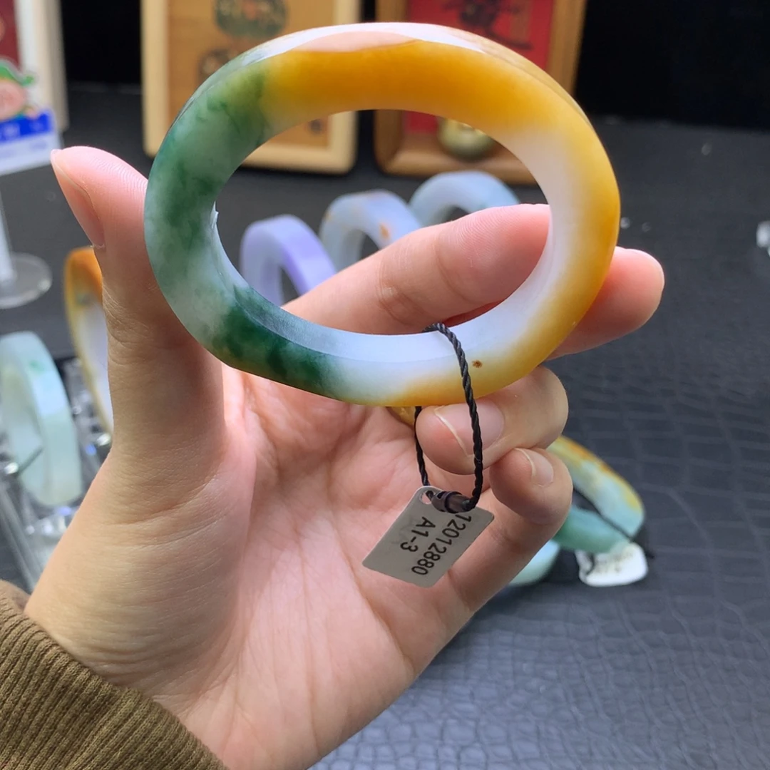 定制翡翠未镶嵌翡翠手镯