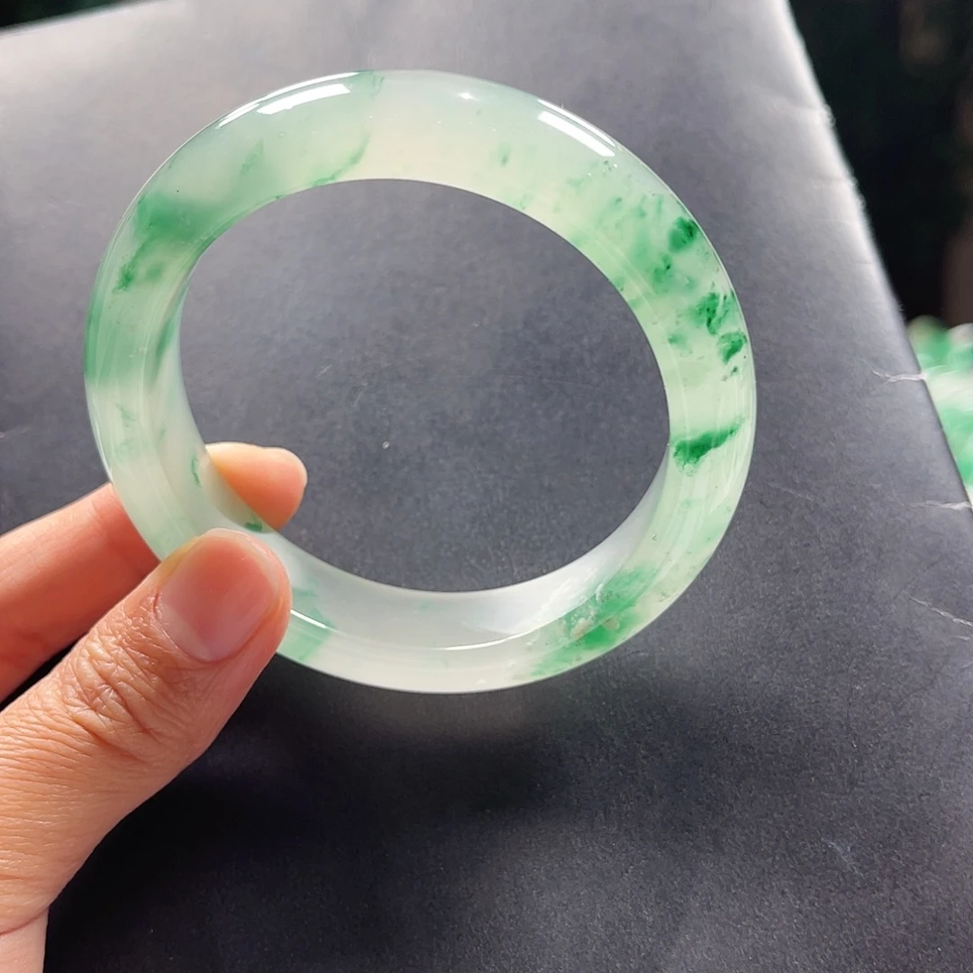 石英质玉未镶嵌手镯