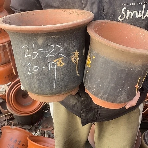 紫砂中国宜兴紫砂花，