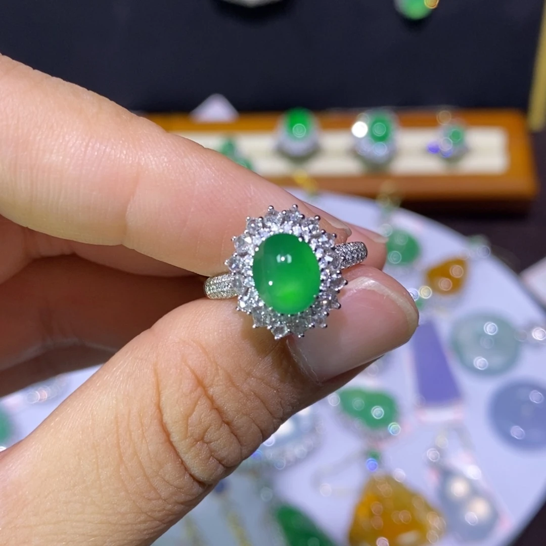 【闪购商品】颈饰18K金镶嵌翡翠