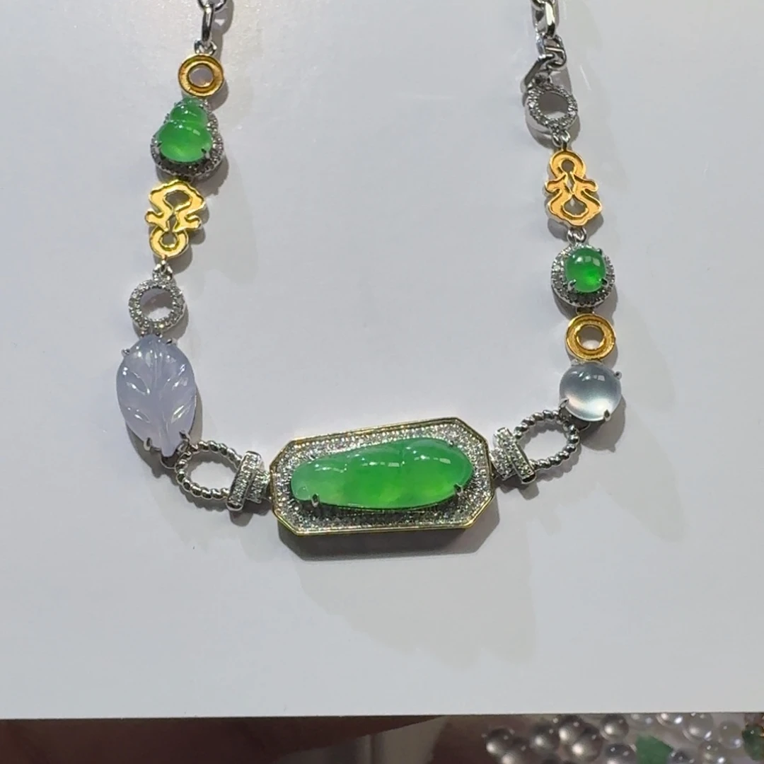 翡翠18K金镶嵌颈饰福利