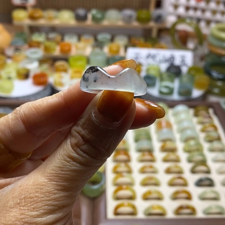岫玉未镶嵌戒圈岫玉精品指环内径 16 到 19 随机发一个
