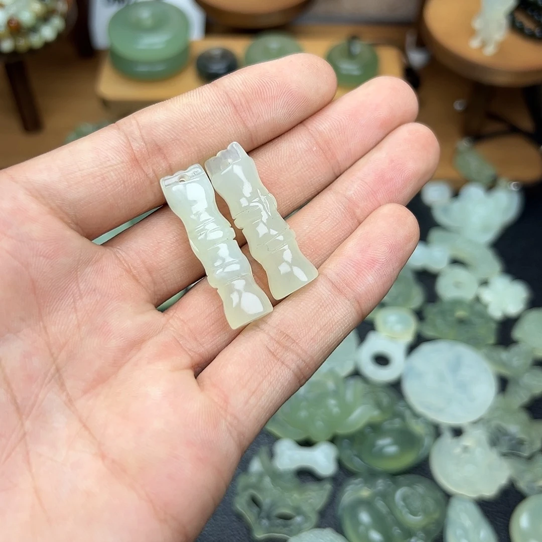 慧***来蛇纹石玉合金颈饰