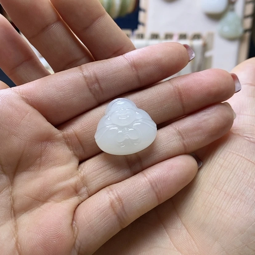 【闪购商品】和田玉颈饰未镶嵌墨****?