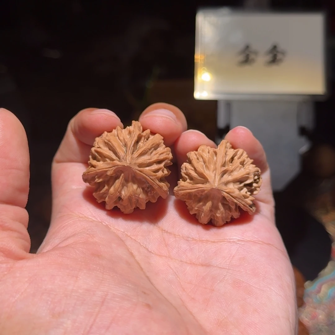 把件核桃020岐山三棱手捻，尺寸33