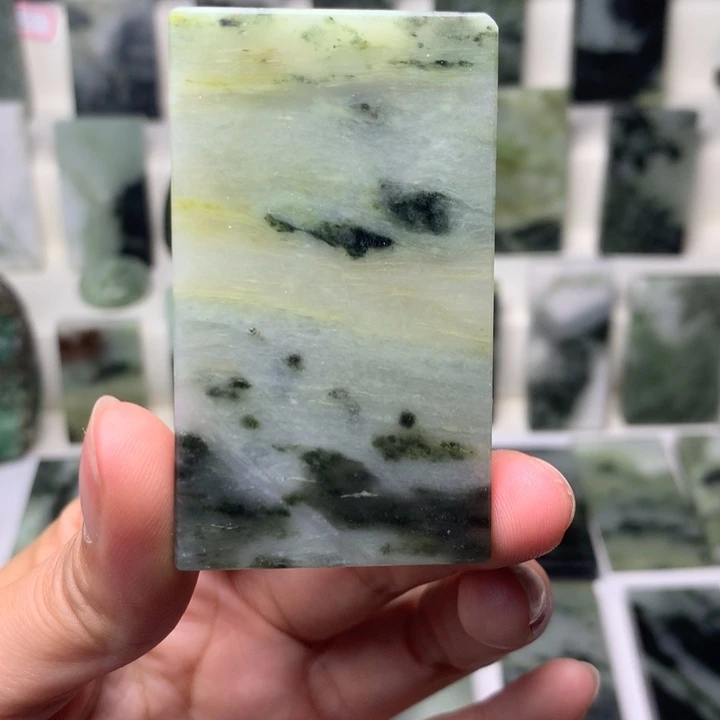 独山玉未镶嵌颈饰